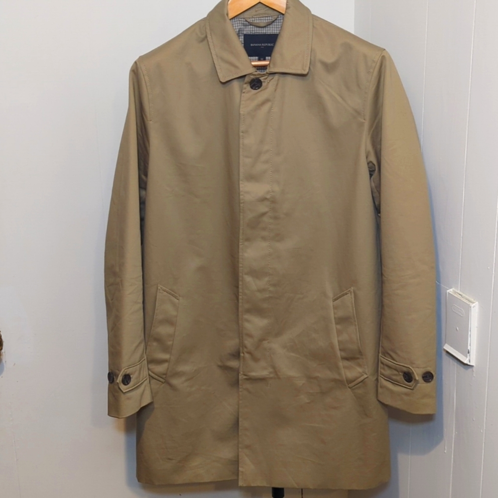 Banana Republic Water-Resistant Mac Jacket (Men's Medium)